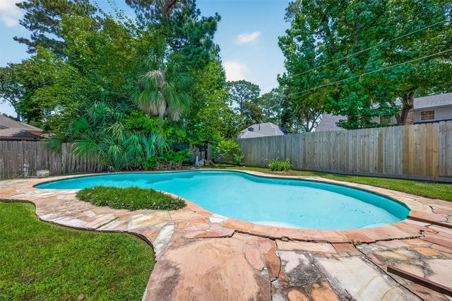 5815 Theall Road, Houston, TX 77066
