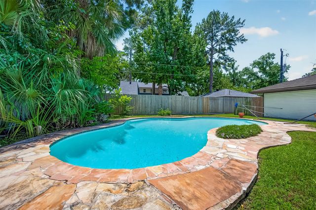 5815 Theall Road, Houston, TX 77066