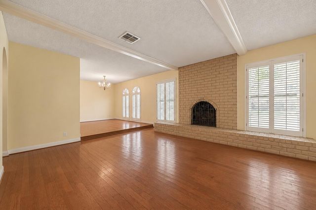 5815 Theall Road, Houston, TX 77066