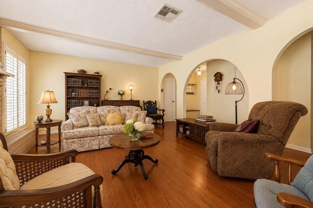 5815 Theall Road, Houston, TX 77066