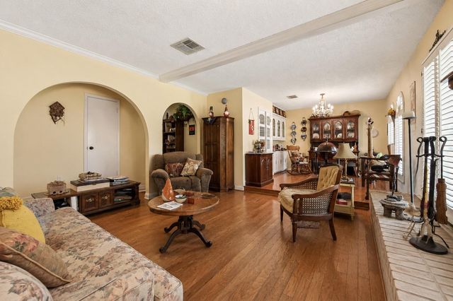 5815 Theall Road, Houston, TX 77066