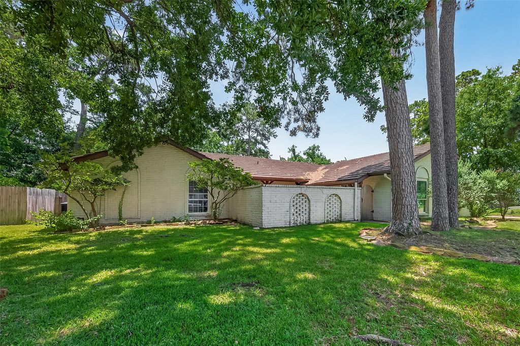 5815 Theall Road, Houston, TX 77066