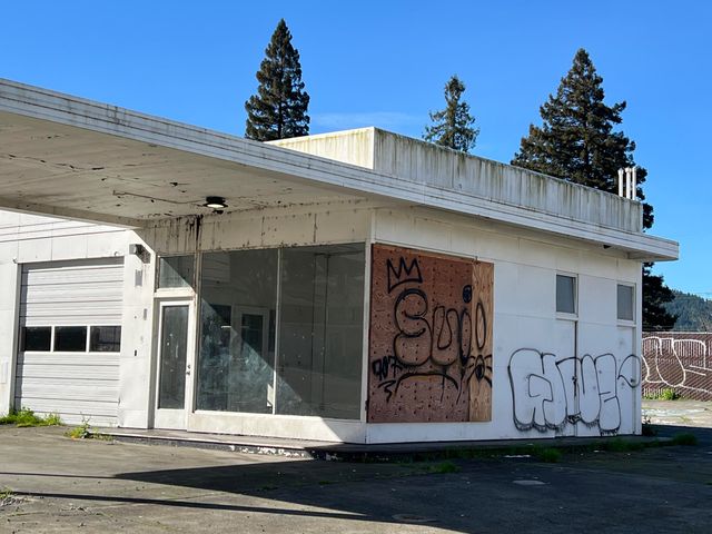 822 Redwood Drive, Garberville, CA 95542