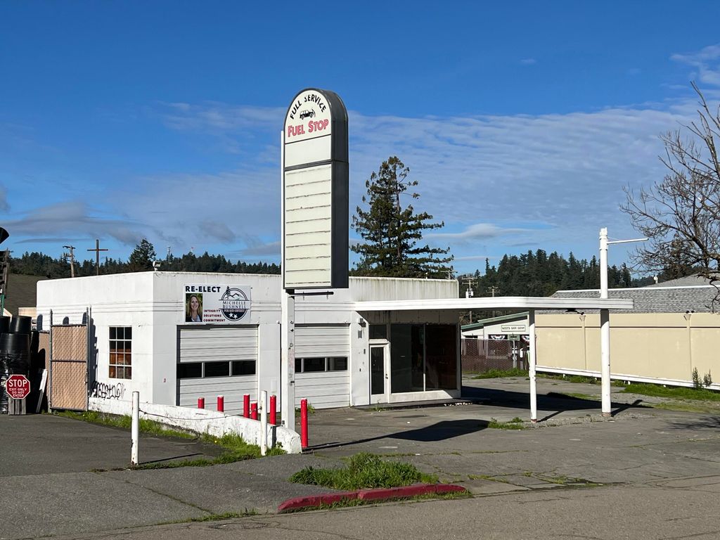 822 Redwood Drive, Garberville, CA 95542