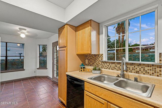 7420 LAKEHURST Road, El Paso, TX 79912