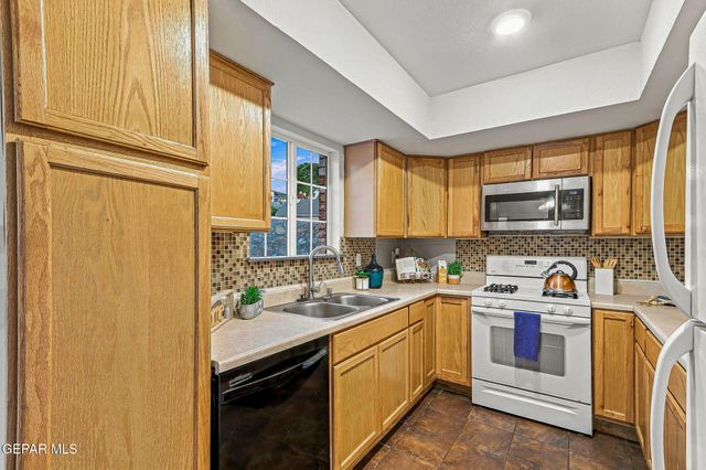 7420 LAKEHURST Road, El Paso, TX 79912