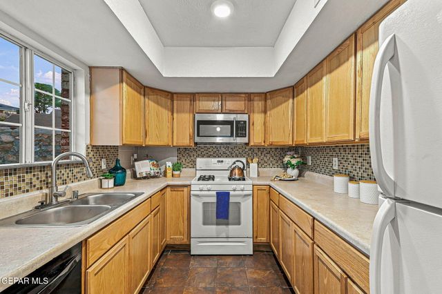 7420 LAKEHURST Road, El Paso, TX 79912