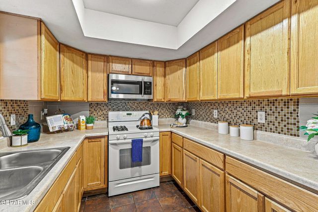 7420 LAKEHURST Road, El Paso, TX 79912