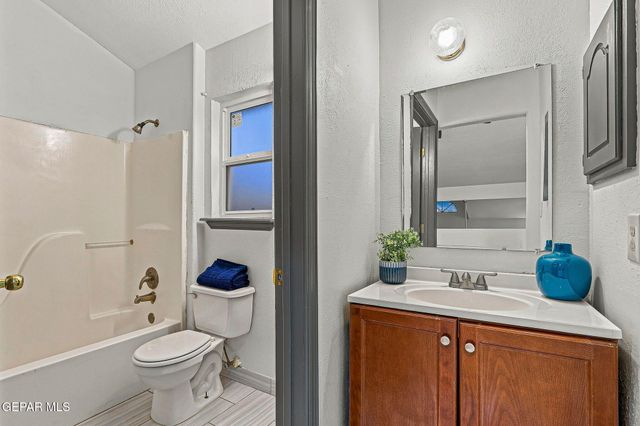 7420 LAKEHURST Road, El Paso, TX 79912