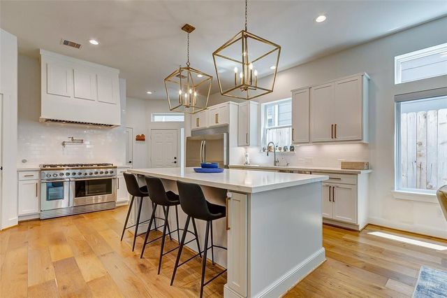 728 E 14th Street B, Houston, TX 77008