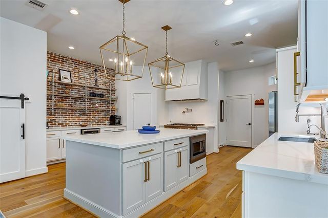 728 E 14th Street B, Houston, TX 77008