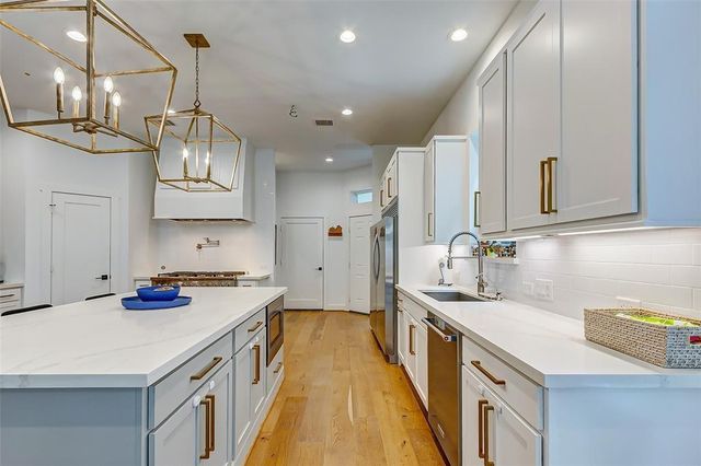 728 E 14th Street B, Houston, TX 77008