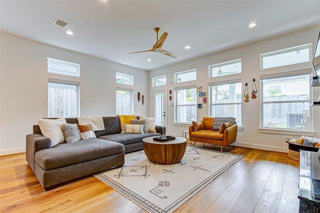 728 E 14th Street B, Houston, TX 77008