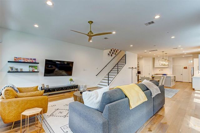 728 E 14th Street B, Houston, TX 77008