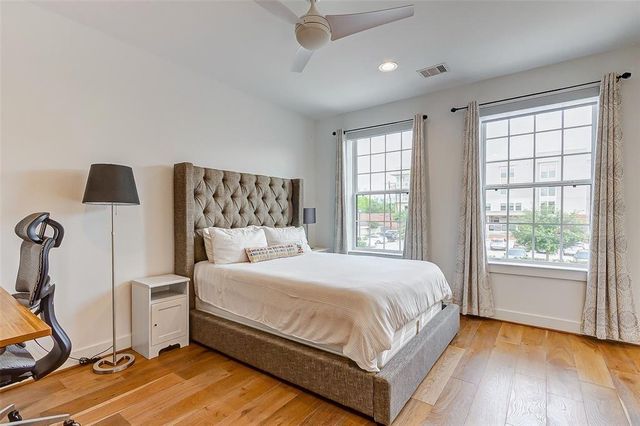 728 E 14th Street B, Houston, TX 77008