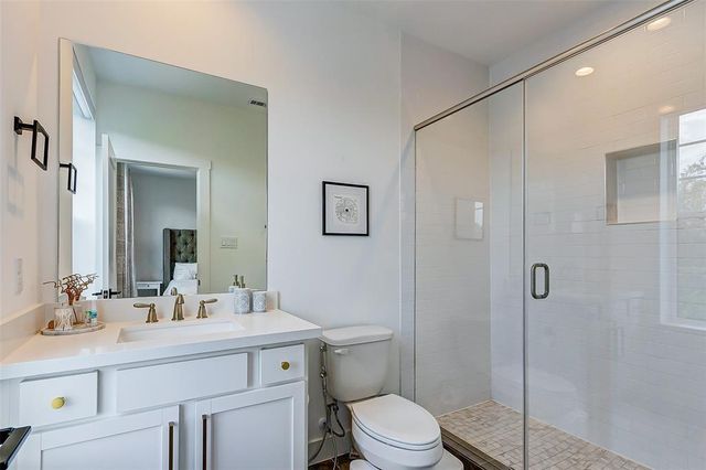 728 E 14th Street B, Houston, TX 77008