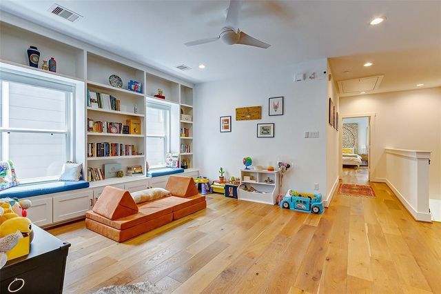 728 E 14th Street B, Houston, TX 77008