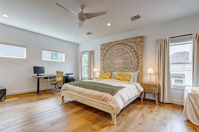 728 E 14th Street B, Houston, TX 77008