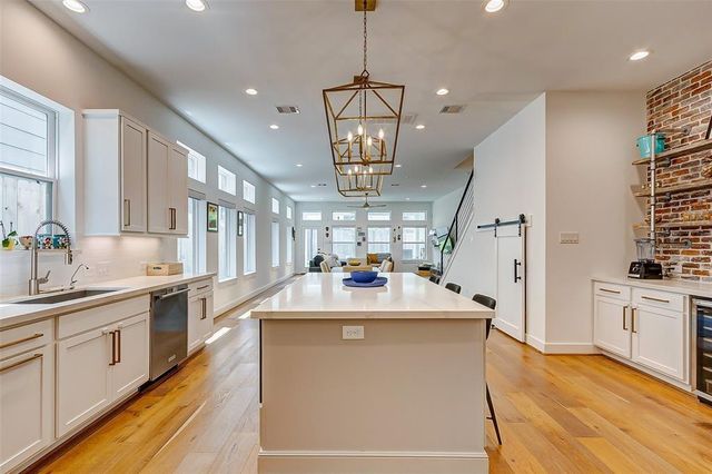 728 E 14th Street B, Houston, TX 77008