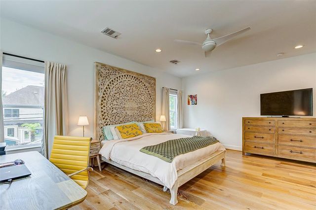 728 E 14th Street B, Houston, TX 77008