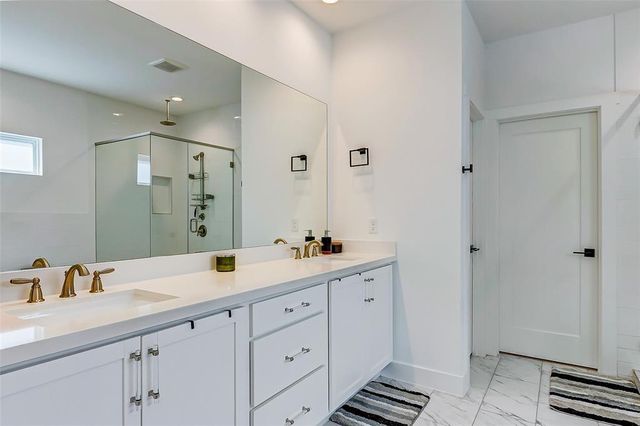 728 E 14th Street B, Houston, TX 77008