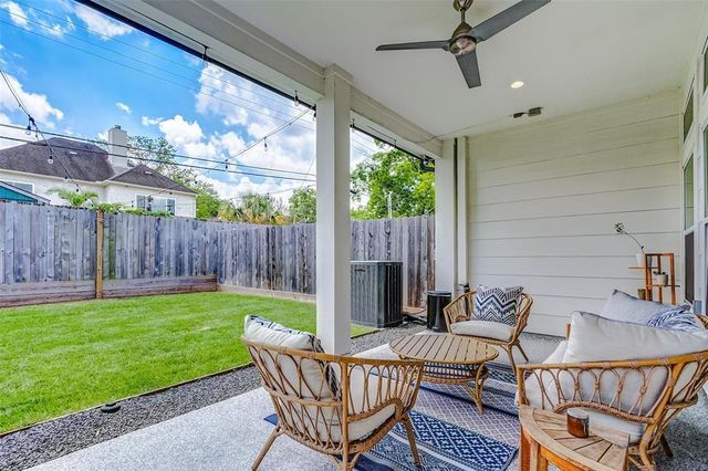 728 E 14th Street B, Houston, TX 77008