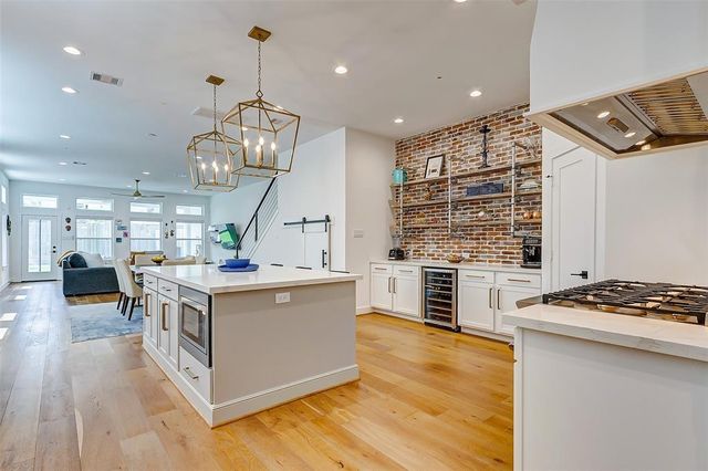 728 E 14th Street B, Houston, TX 77008