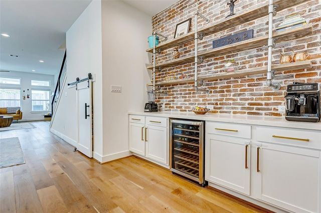 728 E 14th Street B, Houston, TX 77008