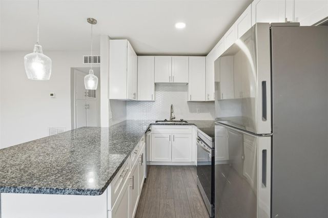 201 S Kansas Avenue G, League City, TX 77573