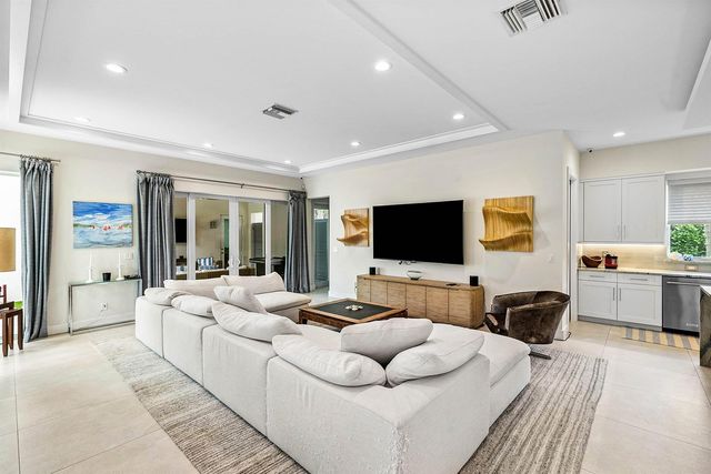 217 Gulfstream Boulevard, Boynton Beach, FL 33435