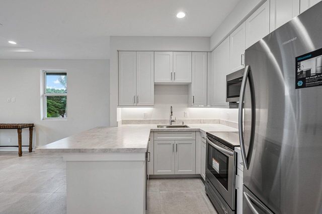217 Gulfstream Boulevard, Boynton Beach, FL 33435