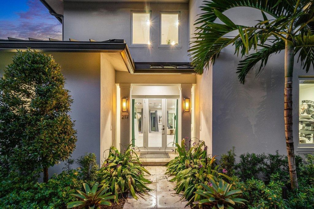 217 Gulfstream Boulevard, Boynton Beach, FL 33435
