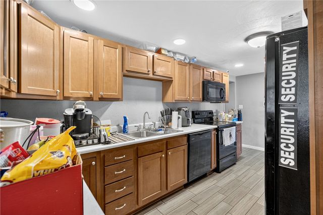 326 Narrows Rd, Connellsville, PA 15425