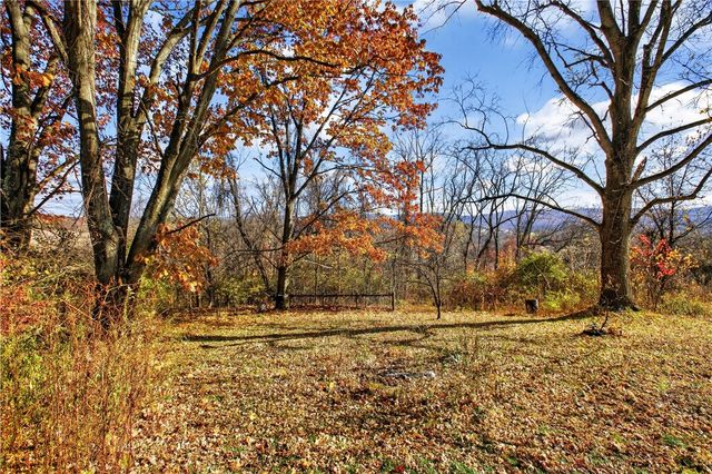 326 Narrows Rd, Connellsville, PA 15425