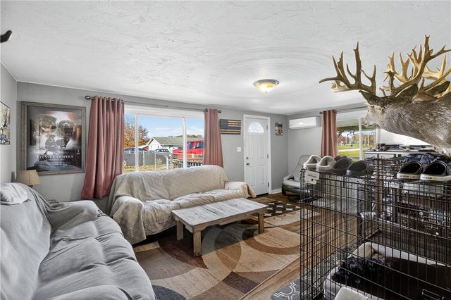 326 Narrows Rd, Connellsville, PA 15425