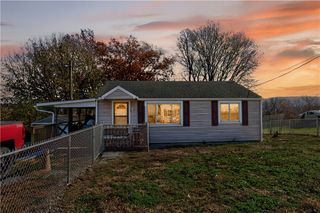 326 Narrows Rd, Connellsville, PA 15425