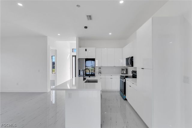 3817 NW 40th ST, Cape Coral, FL 33993