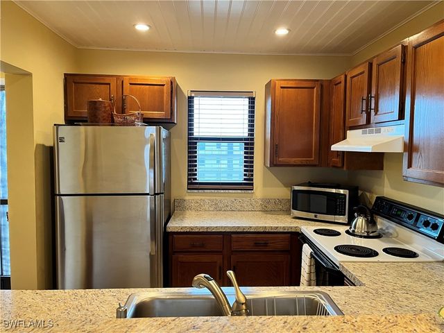 807 River Point DR 304D, Naples, FL 34102