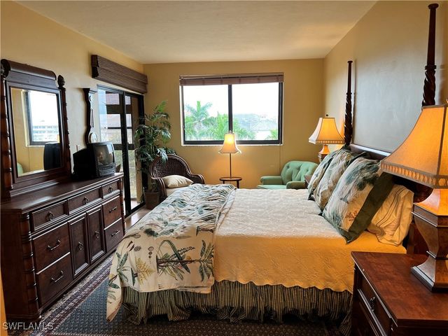 807 River Point DR 304D, Naples, FL 34102