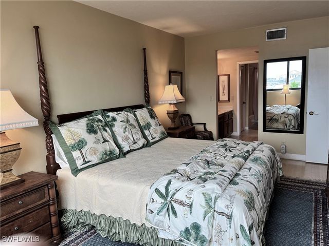 807 River Point DR 304D, Naples, FL 34102