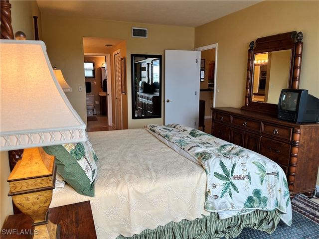 807 River Point DR 304D, Naples, FL 34102