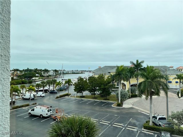 807 River Point DR 304D, Naples, FL 34102