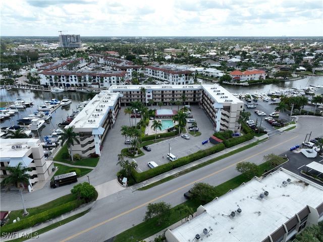 807 River Point DR 304D, Naples, FL 34102