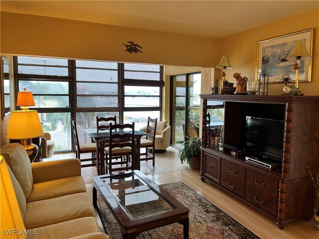 807 River Point DR 304D, Naples, FL 34102