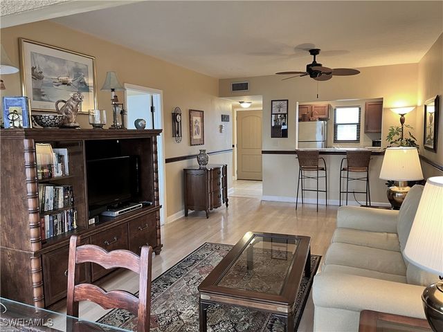 807 River Point DR 304D, Naples, FL 34102