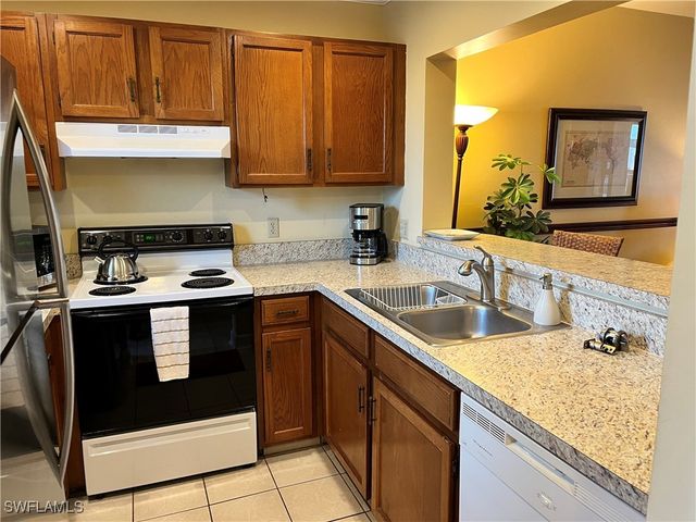 807 River Point DR 304D, Naples, FL 34102