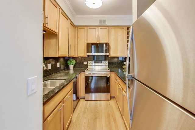 435 W ERIE Street 701, Chicago, IL 60654