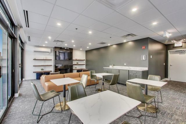 435 W ERIE Street 701, Chicago, IL 60654