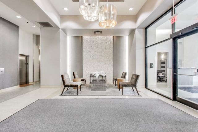 435 W ERIE Street 701, Chicago, IL 60654