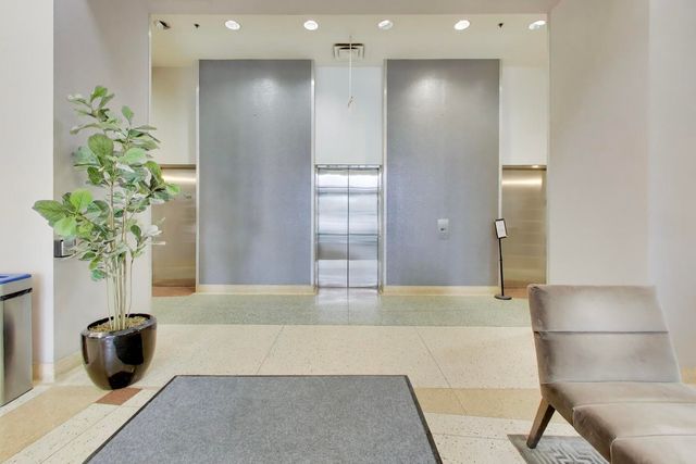 435 W ERIE Street 701, Chicago, IL 60654